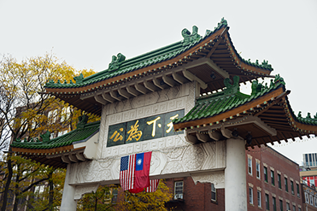 Image of the top of the Chinatown gate