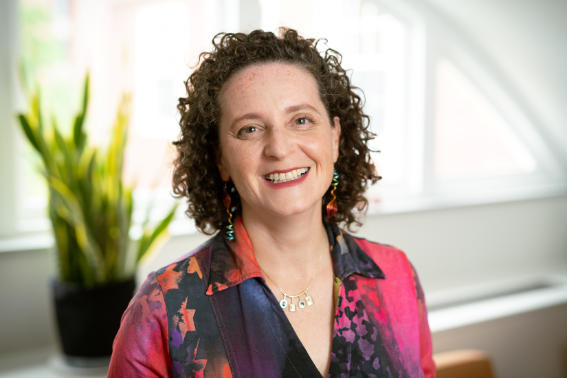 Ruth Grossman Headshot